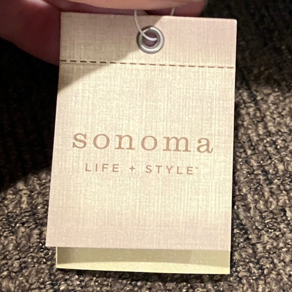 Woman’s Green and Black Knit Beanie - Picture 3 of 4